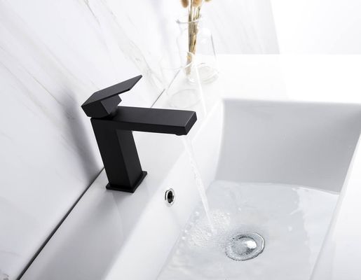 Mezclador negro sin plomo de la agua caliente y fría no que aherrumbra para el lavabo