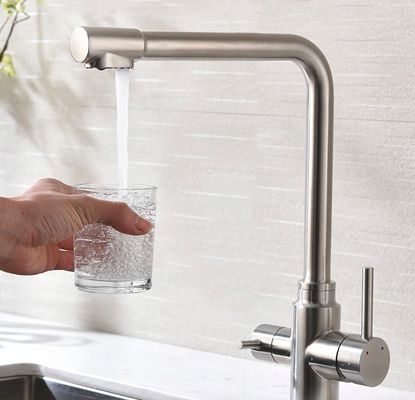 Grifo retractable de acero inoxidable cepillado sin plomo ningún logotipo de encargo del moho