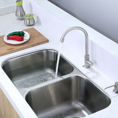 304 níqueles calientes y fríos de acero inoxidables del mezclador del lavabo cepillados para la cocina