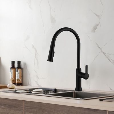 El solo lavabo brillante brillante pulido de la agua fría golpea ligeramente el mezclador de acero inoxidable liso del lavabo
