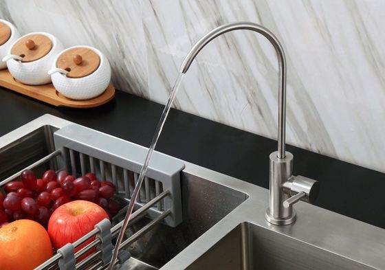 El OEM cepilló los grifos de acero inoxidables de la cocina calientes y el grifo de la agua fría para la cocina