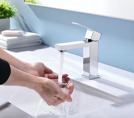 No el aherrumbrar sin plomo mezclador caliente y frío del lavabo respetuoso del medio ambiente